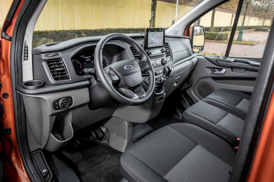 Интерьер Ford Transit Custom Trend 2017 года  (WW) (фото 23 из 30)